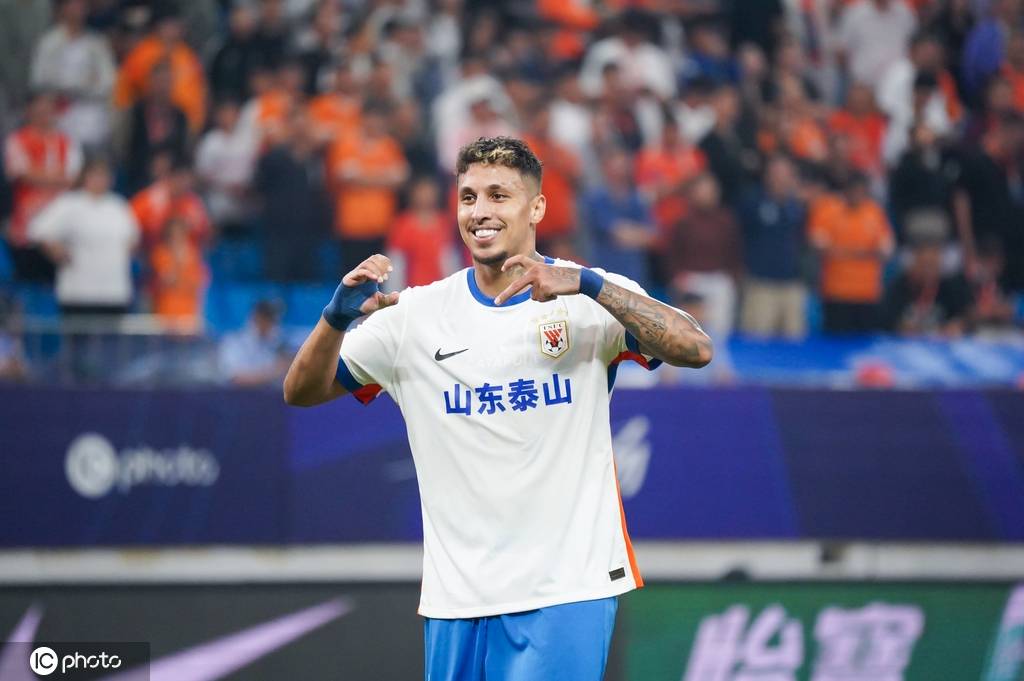 中超-克雷桑破门 齐鲁德比泰山2-2遭海牛读秒绝平！