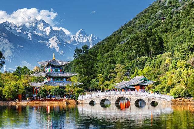 云南旅游超全攻略:超完整景点路线攻略~住宿交通、美食讲得很细,这篇帮你解锁彩云之南