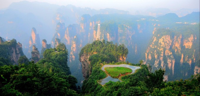 Zhangjiajie In-Depth Travel Guide (American English + Chinese Translation)