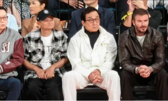 NBA中国赛现场：阿里“三巨头”罕见同框，门票炒至5倍，VIP票遇冷