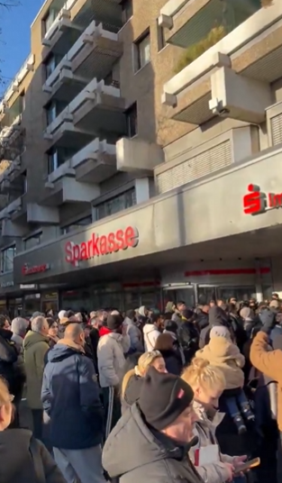 欧洲又现离奇劫案：窃贼打洞进入银行金库 整个周末都在开箱